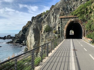 pista ciclabile e passeggiata nella liguria di levante