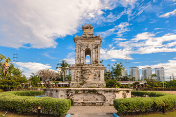 Wall Mural - Mactan Shrine, aka Liberty Shrine, a memorial park on Mactan in Lapu Lapu City, Cebu, Philippines. Translation: Spanish Glories