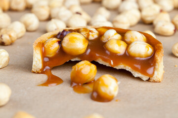 round tartlet with salted caramel and roasted hazelnuts