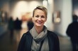© Leon Waltz - Portrait of a smiling woman in an art gallery, looking at camera
