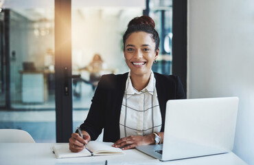Poster - Business woman, portrait and writing in a office with planning notes and corporate laptop. Female person, employee and work planner book with company paperwork and online for professional project