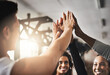 © Donson/peopleimages.com - Fitness, support and high five of people in gym for motivation, teamwork and target. Workout, exercise and training with hands of friends in sports center for team building, challenge and achievement