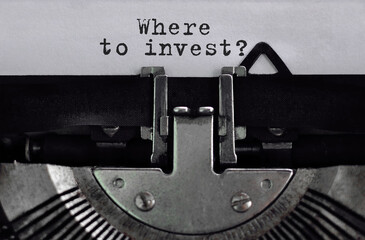 Aufkleber - Text Where to invest typed on retro typewriter