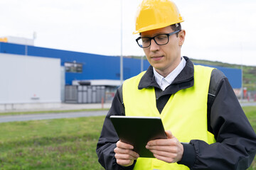 Poster - Engineer with digital tablet on a background of modern smart factory. Digital transformation and industry 4.0.