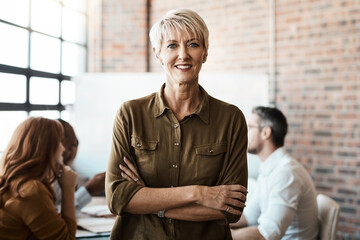 Fototapete - Portrait, senior and business woman with arms crossed in office meeting. Face, confidence and happy female entrepreneur, professional and person with pride for career, job and leadership at workplace