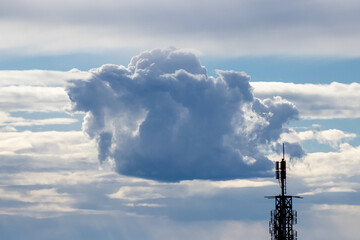 Cumulonembo con antenna ripetitrice