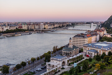 Wall Mural - Evening view of Danube river with Erzsebet hid bridge in Budapest, Hungary