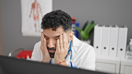 Poster - Young hispanic man doctor stressed working at clinic