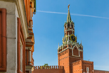 Wall Mural - The Spasskaya Tower is an old ten-story tower of the Moscow Kremlin facing Red Square, Moscow, Russia