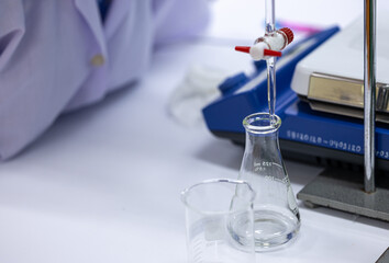 Poster - Acid-base reaction titration in Laboratory.