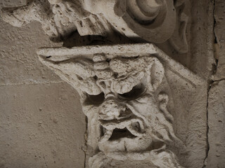 Canvas Print - balcony sculpture ortigia syracuse old buildings street view Sicily on sunny day