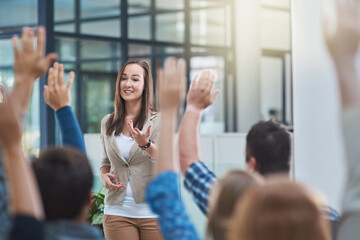 Aufkleber - Woman speaker at seminar, audience with hands up for questions and answers at training presentation or meeting. Feedback, opinion and ideas, group of people at conference, hand in air and question.