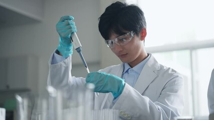 Aufkleber - 研究室で実験する白衣の男性