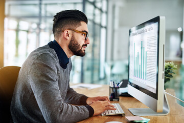 Poster - Business man, computer and chart on desktop using data analytics for SEO research at office desk. Male entrepreneur person typing on pc for information technology, infographics and graph statistics