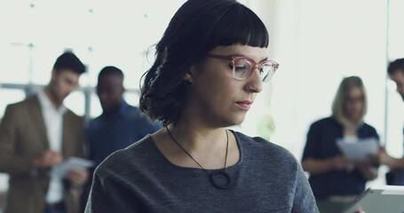 Aufkleber - Thinking, research and business woman with tablet in office for tech startup, planning and website. Social media, contact and email with face of employee for digital marketing, innovation or strategy