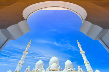 Wall Mural - Abu Dhabi Grand Mosque, Iconic Landmark and Architectural Marvel of UAE.