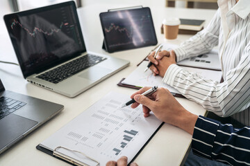 Aufkleber - Business trader team using laptop to checking stock market onlin
