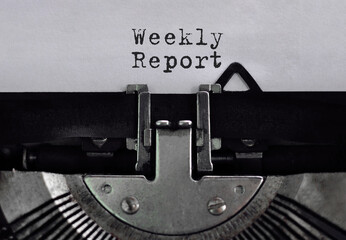 Fototapete - Text weekly report typed on retro typewriter