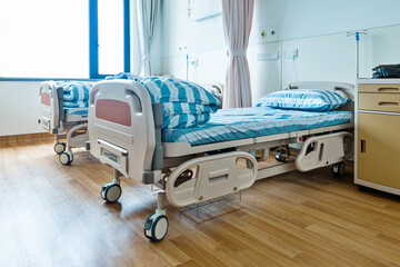 Poster - Empty bed in hospital ward