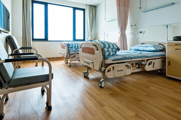 Canvas Print - Empty bed in hospital ward