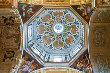 Canvas Print - Low-angle view of the frescoed dome of the Church of St Peter in Banchi (16th century) in the Molo district