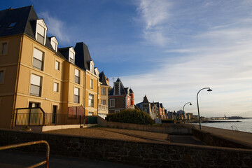 Wall Mural - Front view of traditional houses along the promenade in Saint-Malo, France.