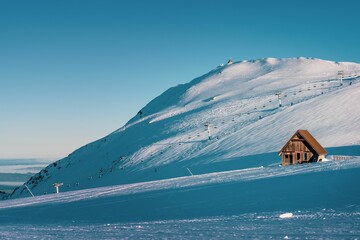 Poster - Small wooden building on a snowy slope