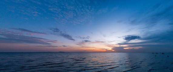 Wall Mural - sunrise over the sea