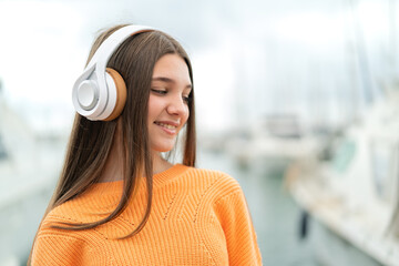 Wall Mural - Teenager girl at outdoors listening music