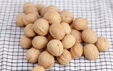 Aufkleber - A lot of whole walnuts on a napkin close-up. Healthy, organic and healthy food with a high content of protein and protein.
