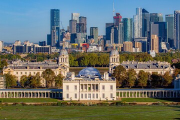 Poster - Aerial view of the Greenwich park and city skyline of London, United Kingdom