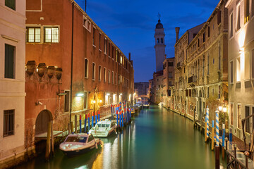 Canvas Print - Venice night romantic pier lantern city