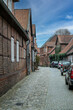 Seitengasse mit alten Backstein-Häusern in Hitzacker (Elbe), Landkreis Lüchow-Dannenberg in Niedersachsen, Deutschland