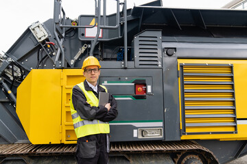 Aufkleber - Engineer with digital tablet next to road construction machine	