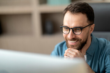 Aufkleber - Closeup Of Smiling Handsome Man In Eyeglasses Working With Laptop In Office
