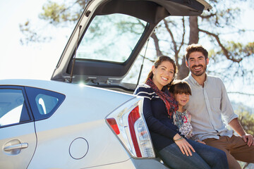 Canvas Print - Portrait of happy family at back of car