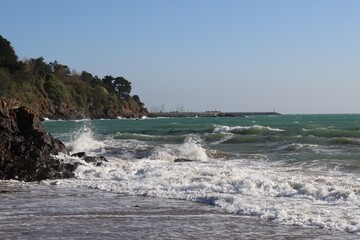 Canvas Print - beach and rocks at the beach in Etables Sur Mer