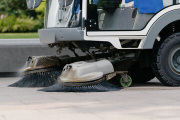 Sticker - cleaning floor with machine	