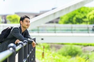 Fototapete - 景色を眺める男性