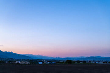 Sticker - 畑と山の田舎の夕景