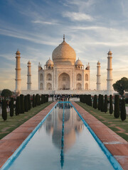 Canvas Print - Taj Mahal at sunrise in Agra, India.