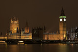 Fototapeta Londyn - Big Ben at night across the Thames river