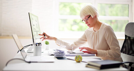Aufkleber - electronic invoice accountant software on computer