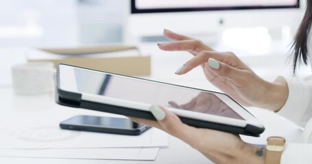 Poster - Business woman, hands and tablet screen for research, data or information at the office. Hand of female employee working on technology for online search, analysis or networking at the workplace