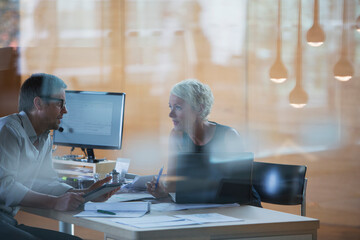 Poster - Business people talking at office desk