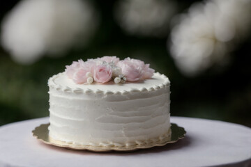 cake with roses