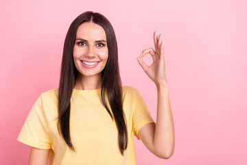 Poster - Photo of pretty confident lady wear yellow t-shirt showing okey gesture empty space isolated pink color background