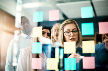 Aufkleber - Manager, sticky note and brainstorming with team on glass for schedule, calendar and planning goals, agenda and timeline. Woman, mentor and collaboration of ideas at window for feedback in office