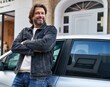 © Krakenimages.com - Middle age man standing with arms crossed gesture leaning on car at street