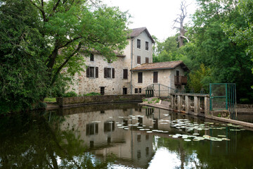 Wall Mural - Rivière La Vonne, Sanxay, Vienne, 86, Region Nouvelle Aquitaine, France